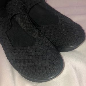 White Mountain elastic black Mary Janes platform shoes EUC. Sz 8.5